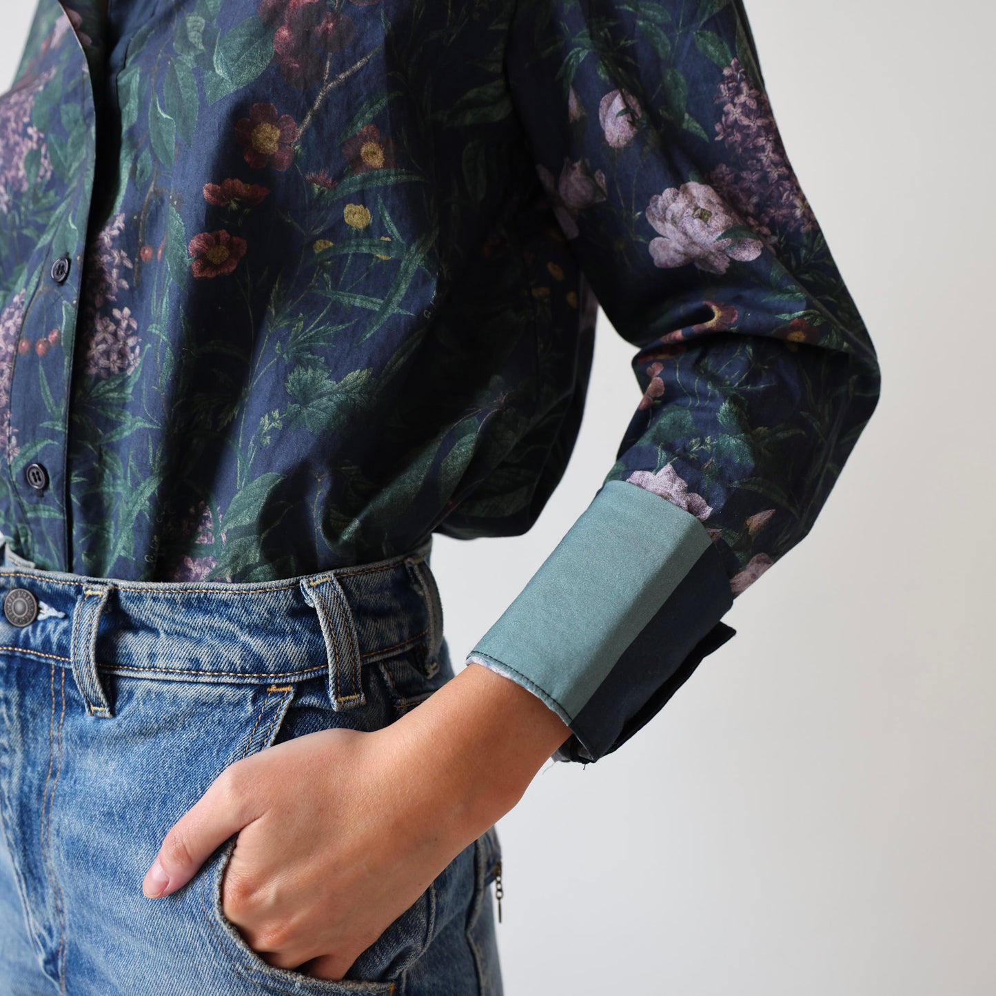Lydia Button Down in Azul Marino